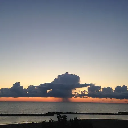 アパートホテル Frontemare